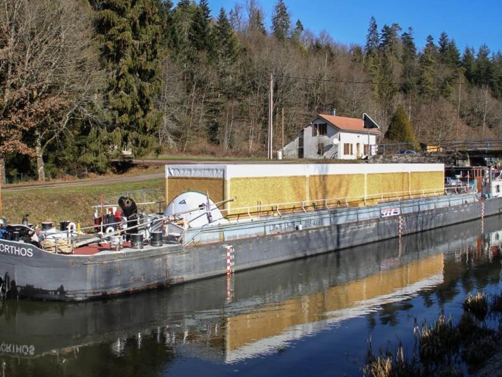 2,000 km: through eight canals, four tunnels and 250 locks